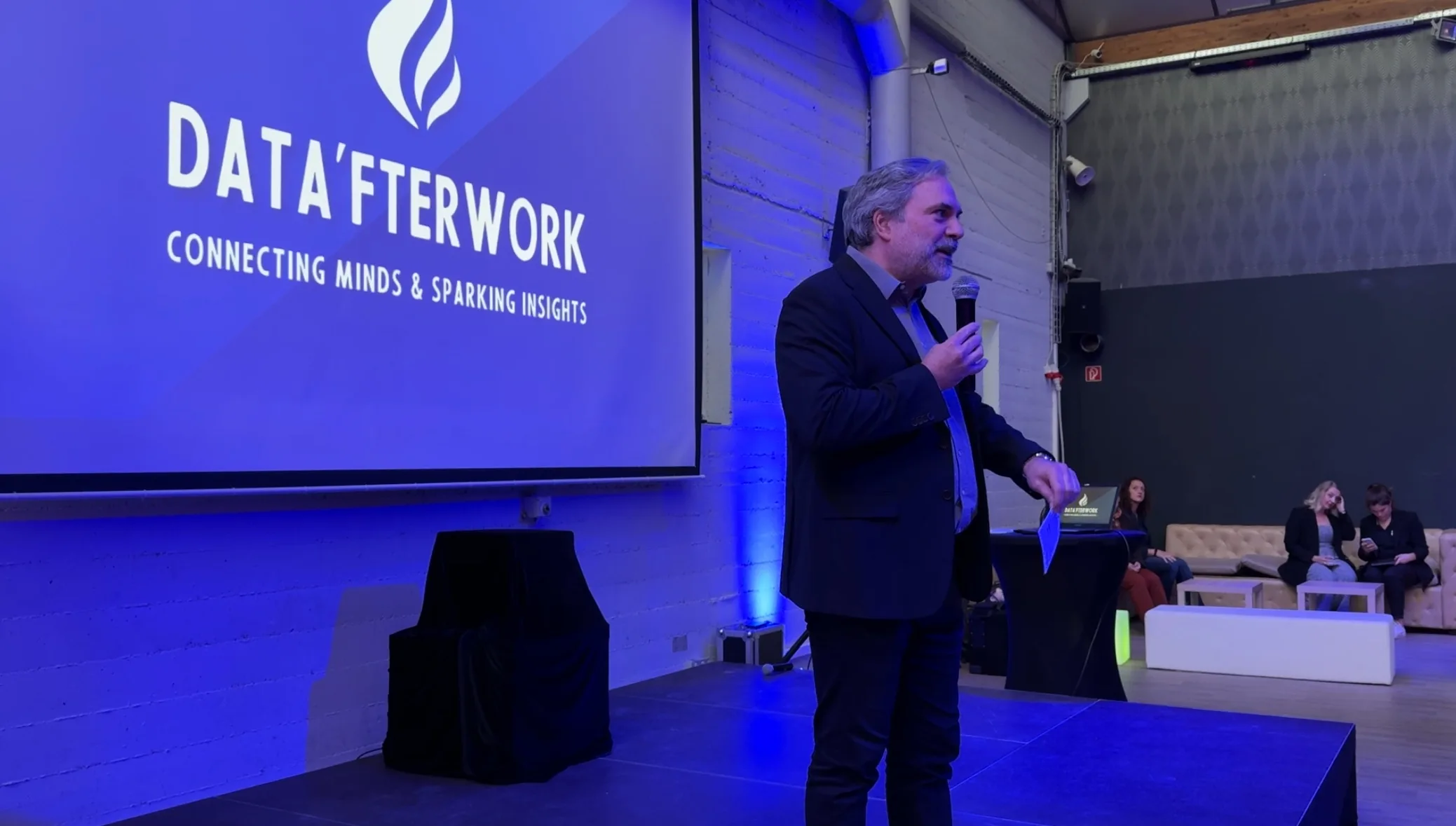 Damien Gauthier hosting a DatAfterwork evening